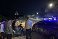 Patroli Polsek Batam Kota saat membubarkan balap liar pada Minggu (19/4/2026). Foto:Ist