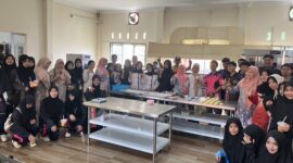 Pelajar sekolah Azitan Thailand saat berkunjung ke SMKN 2 Batam. Foto:Istimewa