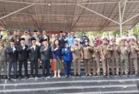 Wali Kota Batam Amsakar Achmad bersama seluruh forkopimda dan pejabat BP Batam foto bersama usai upacara, di engku Putri, Selasa (21/4/2026). Matapedia6.com/Luci