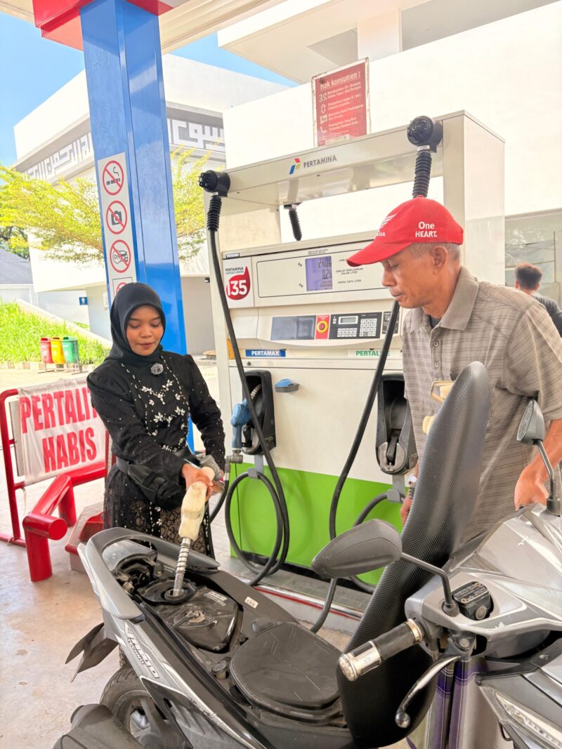 Operator SPBU di wilayah Medan. Foto:ist