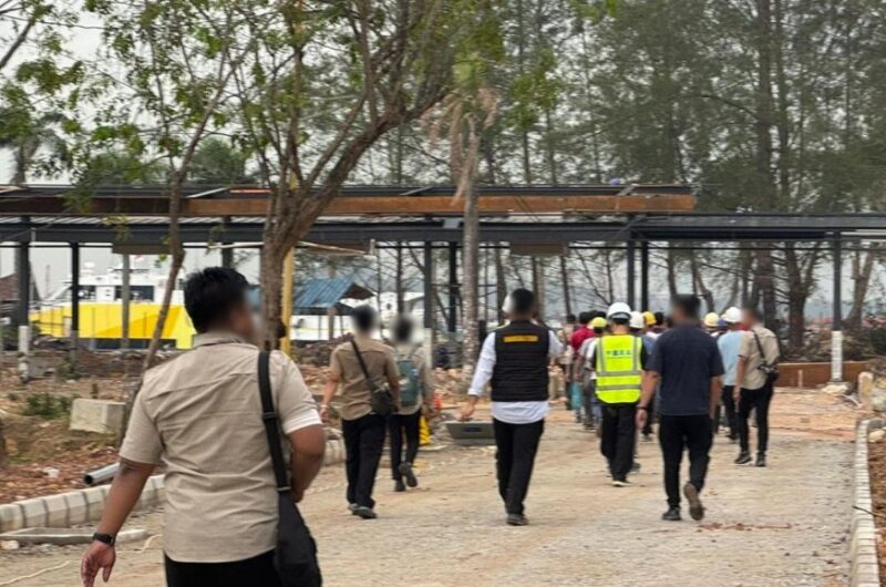 Puluhan Warga Negara Asing diamankan di wilayah Opus Bay, Marina. Foto:Dok.Imigrasi Batam