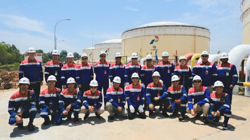 Komisaris Utama Pertamina Patra Niaga, Sabar Yudo Suroso, memimpin langsung management walkthrough (MWT) ke Aviation Fuel Terminal (AFT) Hang Nadim Batam dan Integrated Terminal (IT) Tanjung Uban, Rabu (22/4/2026). Foto:Istimewa