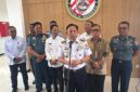 Kepala Bakamla RI, Laksdya TNI Dr. Irvansyah, S.H., M.Tr.Opsla, didampingi Wakil Gubernur Kepulauan Riau, Nyanyang Haris Pratamura, dan kepala BP Batam Amsakar Achmad serta jajaran saat memberikan keterangan di Gedung Mako Bakamla Raja Ali Haji, Setokok, Kamis (23/4/2026). Matapedia6.com/Luci