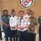 Kepala Bakamla RI, Laksdya TNI Dr. Irvansyah, S.H., M.Tr.Opsla, didampingi Wakil Gubernur Kepulauan Riau, Nyanyang Haris Pratamura, dan kepala BP Batam Amsakar Achmad serta jajaran saat memberikan keterangan di Gedung Mako Bakamla Raja Ali Haji, Setokok, Kamis (23/4/2026). Matapedia6.com/Luci