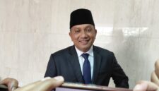 Kepala Dinas Lingkungan Hidup Kota Batam Dohar Mangalando Hasibuan, saat memberikan keterangan kepada media di Batam Centre, Kamis (23/4/2026). Matapedia6.com/Luci