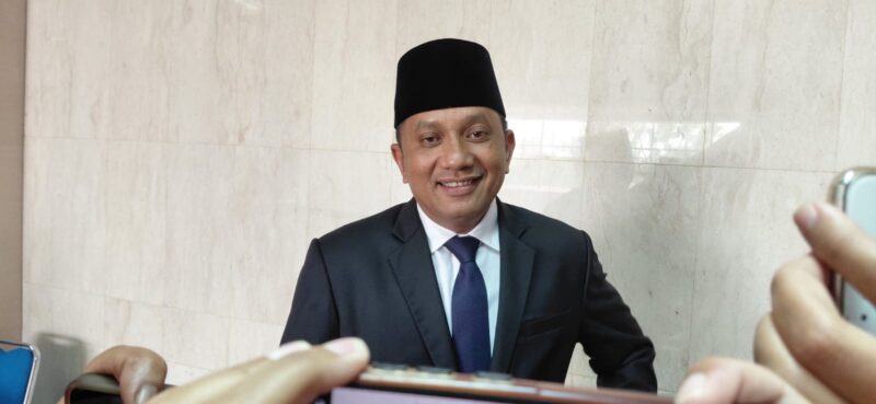 Kepala Dinas Lingkungan Hidup Kota Batam Dohar Mangalando Hasibuan, saat memberikan keterangan kepada media di Batam Centre, Kamis (23/4/2026). Matapedia6.com/Luci