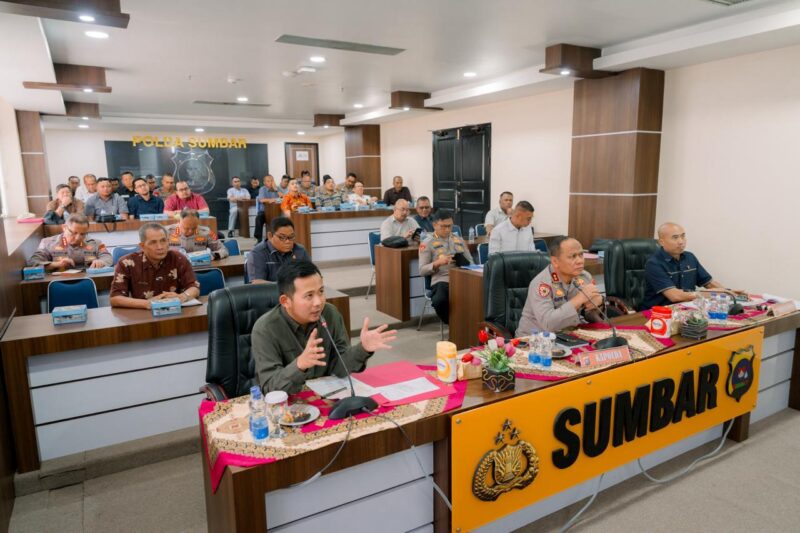 Kapolda Sumbar bersama Pertamina. Foto:Ist