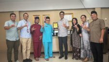 Kepala OJK Kepri, Sinar Danandjaya bersama DPK Kepri, Jumat (24/4/2026). Foto:Ist