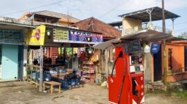 Salah satu toko yang beroperasi 24 jam di kawasan Handil yang menjadi sasaran para pelaku penipuan di Jambi,Jumat (24/4/2026). Matapedia6.com/Ali