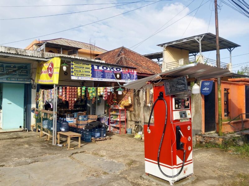 Salah satu toko yang beroperasi 24 jam di kawasan Handil yang menjadi sasaran para pelaku penipuan di Jambi,Jumat (24/4/2026). Matapedia6.com/Ali