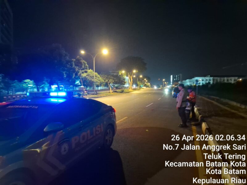 Anggota patroli Polsek Batam Kota saat di lokasi dugaan balap liar, Minggu (26/4/2026). Foto:Humas Polresta Barelang
