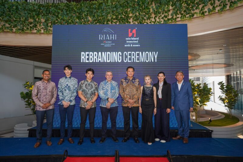 Jajaran pengembang kawasan dan menajemen foto bersama usai soft opening sekaligus rebranding dari Swiss-Belhotel, Harbour Bay Batam,  Selasa (28/4/2026). Matapedia6.com/Luci