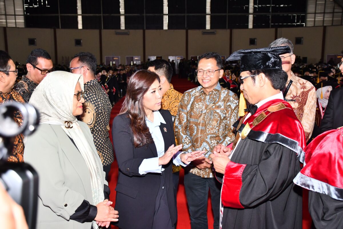 Kehadiran Menkomdigi turut didampingi Direktur Utama Telkom Dian Siswarini (paling kiri) dan Rektor Telkom University Prof. Dr. Suyanto (paling kanan). Foto:Telkom