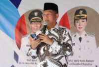 Sekda Batam Firmansyah saat meresmikan SMPN 65 Tanjunguncang, Batu Aji. Foto:Ist