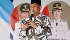 Sekda Batam Firmansyah saat meresmikan SMPN 65 Tanjunguncang, Batu Aji. Foto:Ist