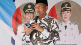 Sekda Batam Firmansyah saat meresmikan SMPN 65 Tanjunguncang, Batu Aji. Foto:Ist