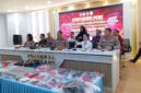 Kapolda Kepri Irjen Pol Asep bersama Kapolresta Barelang dan Wali Kota serta Wakil Wali Kota gelar konferensi pers kasus pencurian besi rayap, Kamis (2/4/2026). Foto:Zalfirega/matapedia