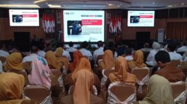 Direktur Koordinasi dan Supervisi Wilayah I KPK, Agung Yudha Wibowo memberikan pemaparan kerawanan korupsi di kota Batam dihadapan wali Kota Batam dan juga pejabat Pemko Batam, di lantai IV kantor wali Kota Batam, Selasa (7/4/2026). Matapedia6.com/Luci