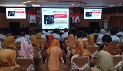 Direktur Koordinasi dan Supervisi Wilayah I KPK, Agung Yudha Wibowo memberikan pemaparan kerawanan korupsi di kota Batam dihadapan wali Kota Batam dan juga pejabat Pemko Batam, di lantai IV kantor wali Kota Batam, Selasa (7/4/2026). Matapedia6.com/Luci