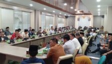 Sebanyak 50 Anggota DPRD Kota Batam ikuti rapat rapat koordinasi dengan KPk yang dilaksanakan di Ruang rapat Serbaguna, Kantor DPRD Kota Batam, Selasa (7/4/2026). Matapedia6.com/Luci