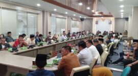 Sebanyak 50 Anggota DPRD Kota Batam ikuti rapat rapat koordinasi dengan KPk yang dilaksanakan di Ruang rapat Serbaguna, Kantor DPRD Kota Batam, Selasa (7/4/2026). Matapedia6.com/Luci