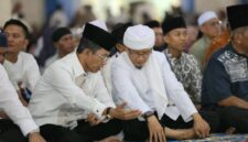 Aa Gym bersama Wali Kota Batam Amsakar Achmad. Foto:Diskominfo Batam