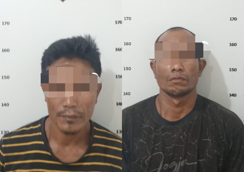 Kedua tersangka saat diamankan di Polsek Sagulung. Foto:Ist