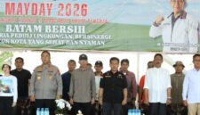 Ketua DPRD Batam Kamaluddin dan Wakil Ketua DPRD Batam Aweng sebelah kiri. Foto:Ist