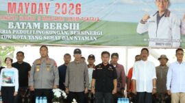 Ketua DPRD Batam Kamaluddin dan Wakil Ketua DPRD Batam Aweng sebelah kiri. Foto:Ist