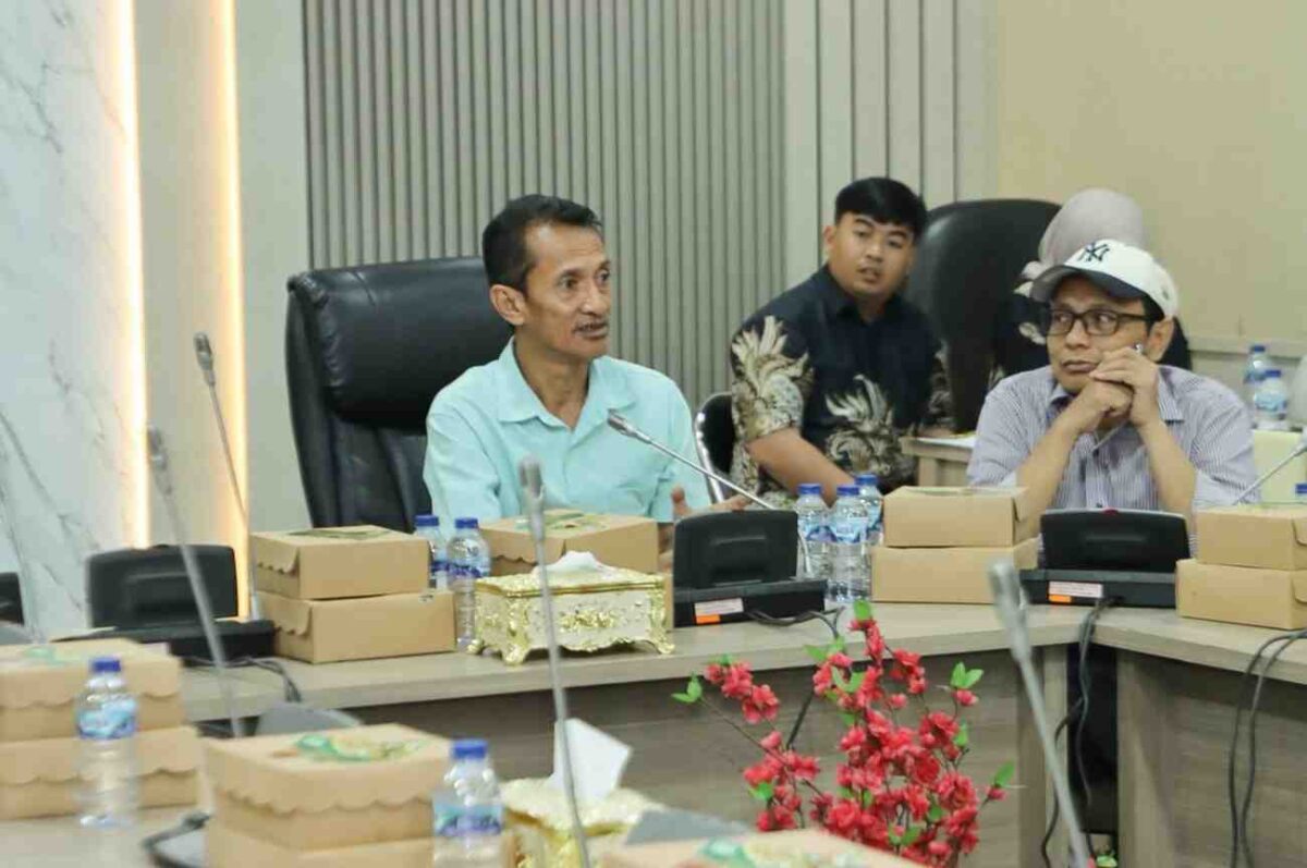 Pansus DPRD Batam bahas ranperda LAM. Foto:Istimewa