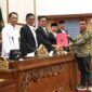 Wali Kota Batam Amsakar bersama Ketua DPRD Batam Kamaluddin dan Wakil Ketua DPRD Batam Aweng. Foto:Istimewa