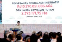 Presiden Prabowo Subianto menyaksikan penyerahan uang rampasan sebesar Rp10,2 triliun dalam kegiatan yang digelar di Kejaksaan Agung (Kejagung) pada 13 Mei 2026. Foto:Dok. Facebook/Prabowo Subianto