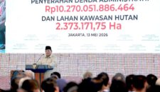 Presiden Prabowo Subianto menyaksikan penyerahan uang rampasan sebesar Rp10,2 triliun dalam kegiatan yang digelar di Kejaksaan Agung (Kejagung) pada 13 Mei 2026. Foto:Dok. Facebook/Prabowo Subianto