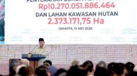 Presiden Prabowo Subianto menyaksikan penyerahan uang rampasan sebesar Rp10,2 triliun dalam kegiatan yang digelar di Kejaksaan Agung (Kejagung) pada 13 Mei 2026. Foto:Dok. Facebook/Prabowo Subianto