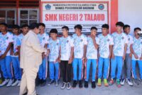 Presiden Prabowo bersama dengan pelajar salah satu SMKN 2 Talaud Provinsi Sulawesi Utara pada Sabtu (9/5/2026). Foto:Dok. Facebook
