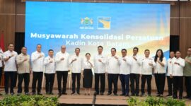 Kepala BP Batam Amsakar Achmad dan Wakil Kepala BP Batam Li Claudia Chandra bersama Kadin Batam. Foto:Dok. Humas BP Batam