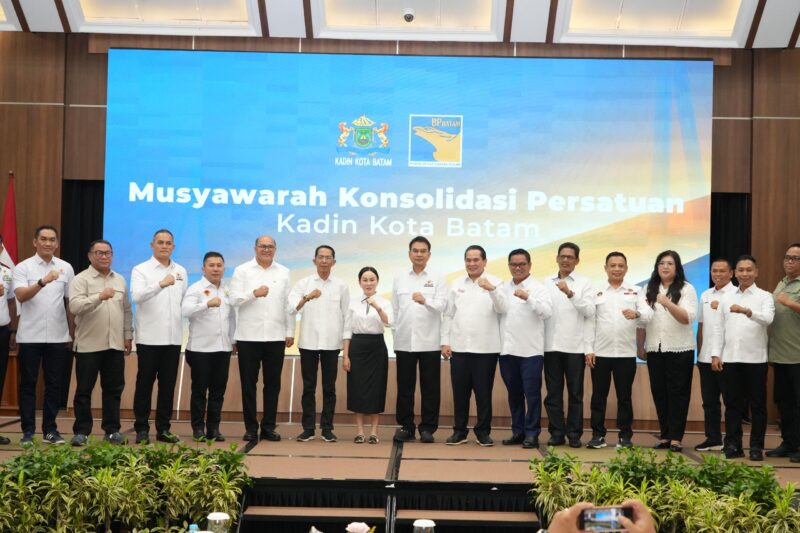 Kepala BP Batam Amsakar Achmad dan Wakil Kepala BP Batam Li Claudia Chandra bersama Kadin Batam. Foto:Dok. Humas BP Batam