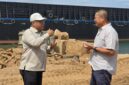 Anggota/Deputi Bidang Investasi BP Batam, Fary Djemy Francis, turun langsung meninjau lapangan dan berdialog dengan pelaku usaha. Foto:dok. Humas BP Batam