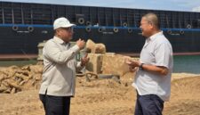 Anggota/Deputi Bidang Investasi BP Batam, Fary Djemy Francis, turun langsung meninjau lapangan dan berdialog dengan pelaku usaha. Foto:dok. Humas BP Batam