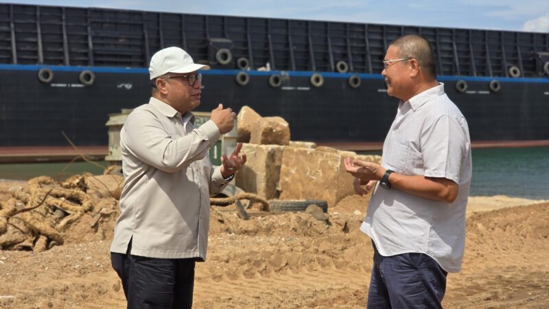 Anggota/Deputi Bidang Investasi BP Batam, Fary Djemy Francis, turun langsung meninjau lapangan dan berdialog dengan pelaku usaha. Foto:dok. Humas BP Batam
