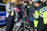 Petugas Satlantas Polresta Barelang tindak motor kendaraan brong, Sabtu (2/5/2026). Foto:Humas Polresta Barelang