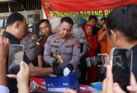 Kapolresta Jambi Kombes Pol Boy Sutan Binanga Siregar saat melakukan pemusnahan barang bukti narkotika di Gedung Satresnarkoba Polresta Jambi, Selasa (5/5/2026). Matapedia6.com/Ali