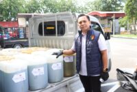 Kasat Reskrim Polresta Barelang Kompol Debby saat menunjukkan barang bukti mobil yang diduga membawa BBM subsidi, Rabu (6/5/2026). Foto:Ist