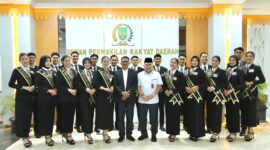 Ketua DPRD Batam Kamaluddin bersama finalis duta wisata, Rabu (6/5/2026). Foto;Ist