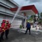 Simulasi kebakaran motor di wilayah SPBU Padang. Foto:Istimewa