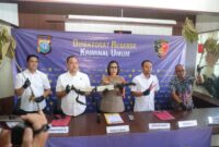 Polisi mengekspos perusakan ratusan batang pohon jati di Batam, Kamis (7/5/2026). Foto:Ist