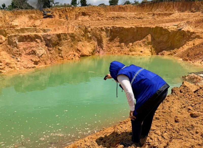 Petugas saat mengecek tambang  ilegal. Foto:Istimewa
