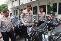 Kapolresta Barelang bersama Kasat Lantas Polresta Barelang saat mengecek kendaraan bermotor knalpot brong, Senin (11/5/2026). Foto:Istimewa