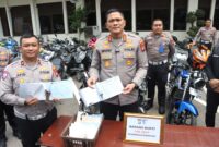 Kapolresta Barelang Kombes Pol Anggoro Wicaksono didampingi Kasat Lantas Kompol Afiditya Arief Wibowo usai jumpa pers di Polresta Barelang, Senin (11/5/2026). Foto:Istimewa
