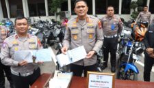 Kapolresta Barelang Kombes Pol Anggoro Wicaksono didampingi Kasat Lantas Kompol Afiditya Arief Wibowo usai jumpa pers di Polresta Barelang, Senin (11/5/2026). Foto:Istimewa